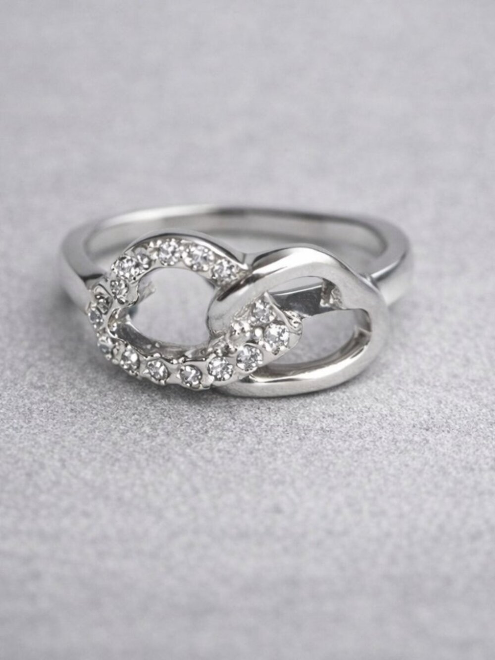 NWT Silver Interlocked Hearts Ring with Crystal Accents SIZE 6